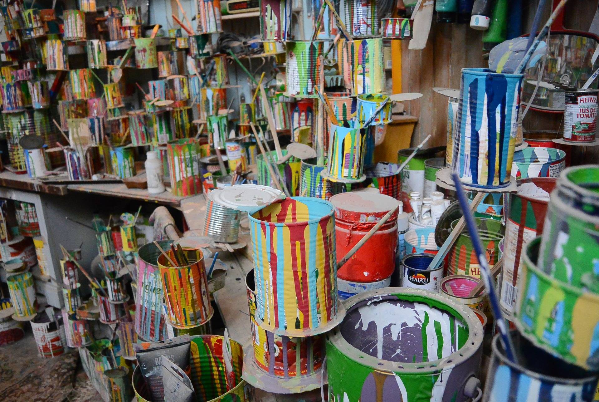 Je nach Motiv können wir im Sieb-, Digital-, Transfer-, Folien-, 3D-Druck oder mit Heißprägung beschriften. Auch reflektierend, mit Rubberlabel, Einwebung oder Stick ist möglich.